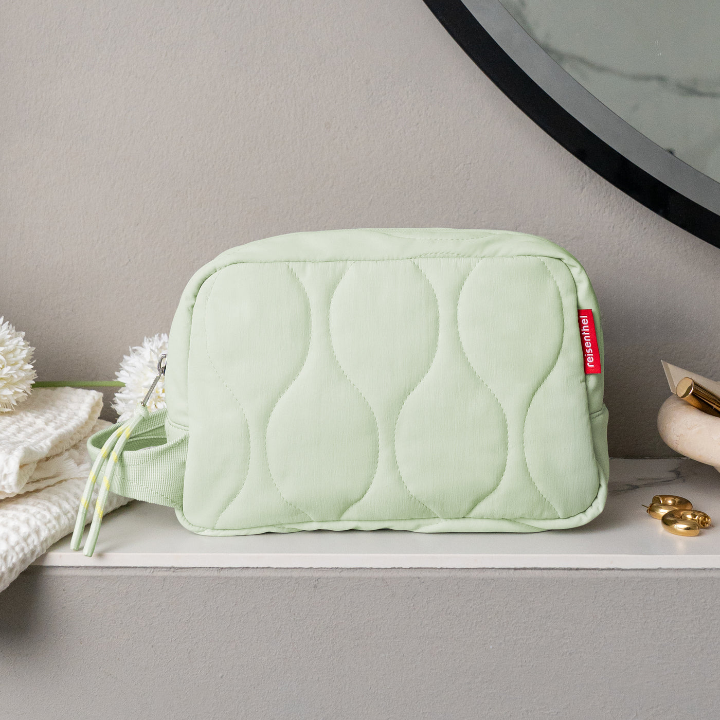 cosmeticpouch M puffer iced matcha cosmeticpouch M Reisenthel