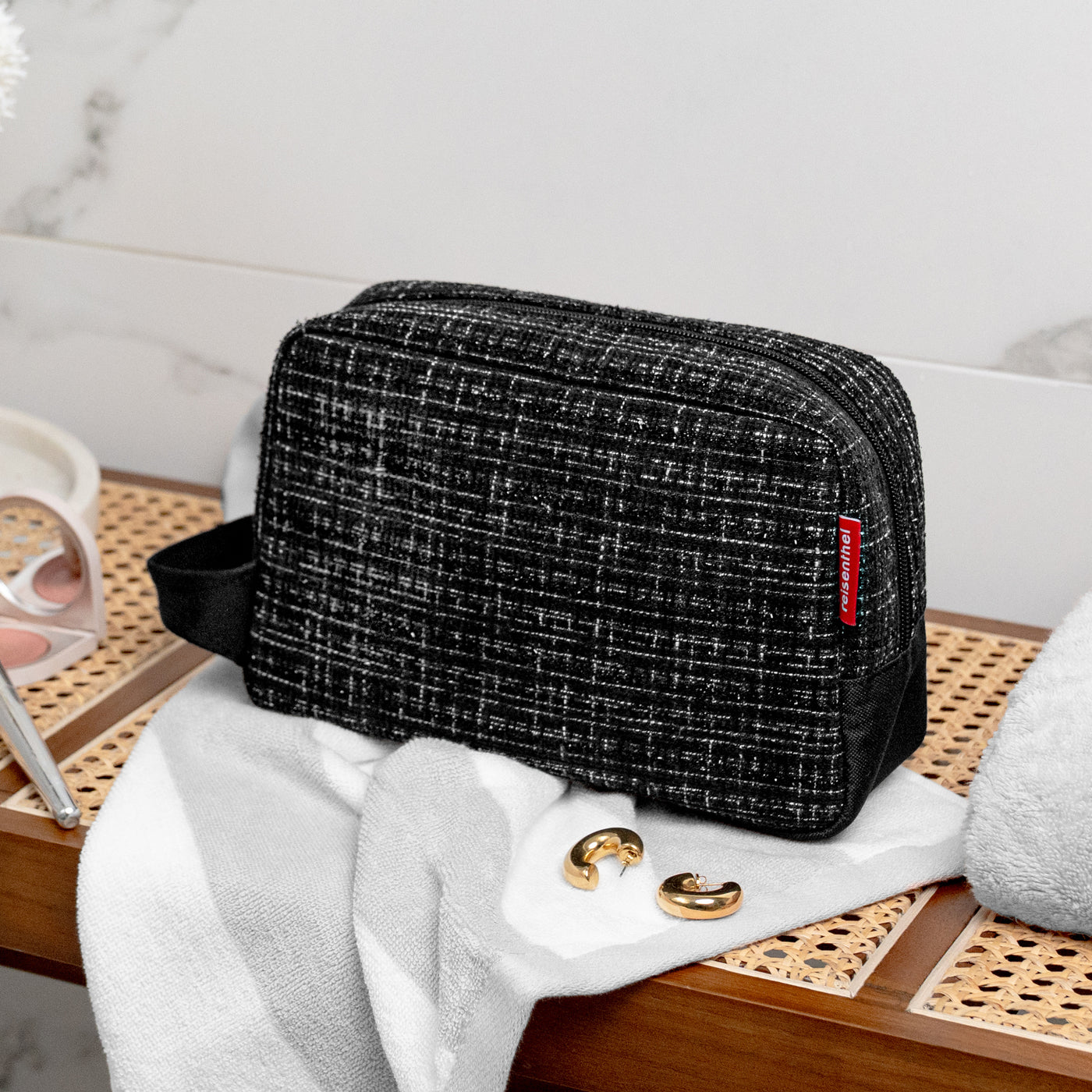 cosmeticpouch M bouclé black