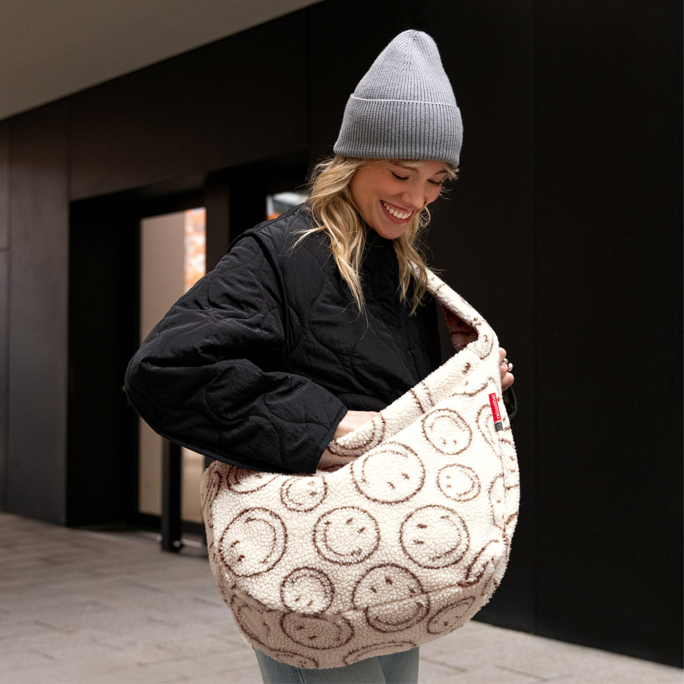 moonbag smiley® teddy chocolate moonbag Reisenthel
