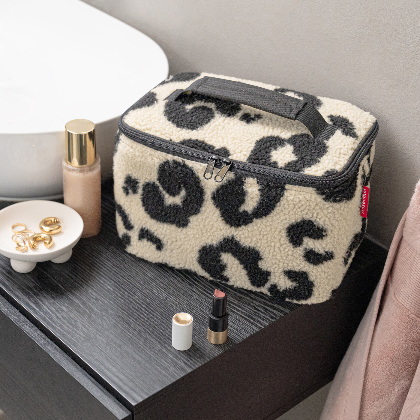 cosmetic case teddy leo cream