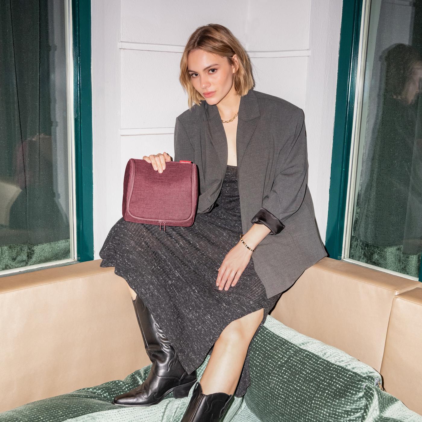 toiletbag twist maroon toiletbag Reisenthel