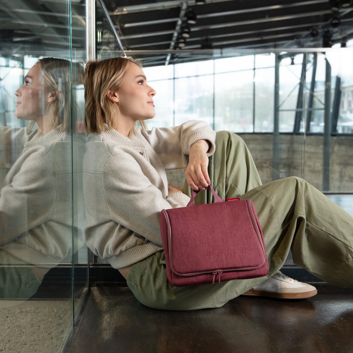 toiletbag XL twist maroon toiletbag XL Reisenthel