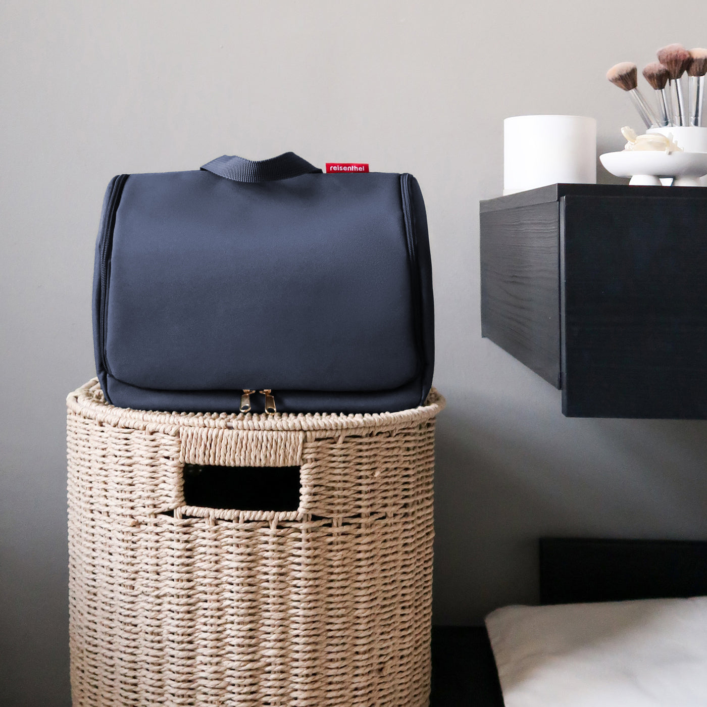 toiletbag XL midnight gold toiletbag XL Reisenthel