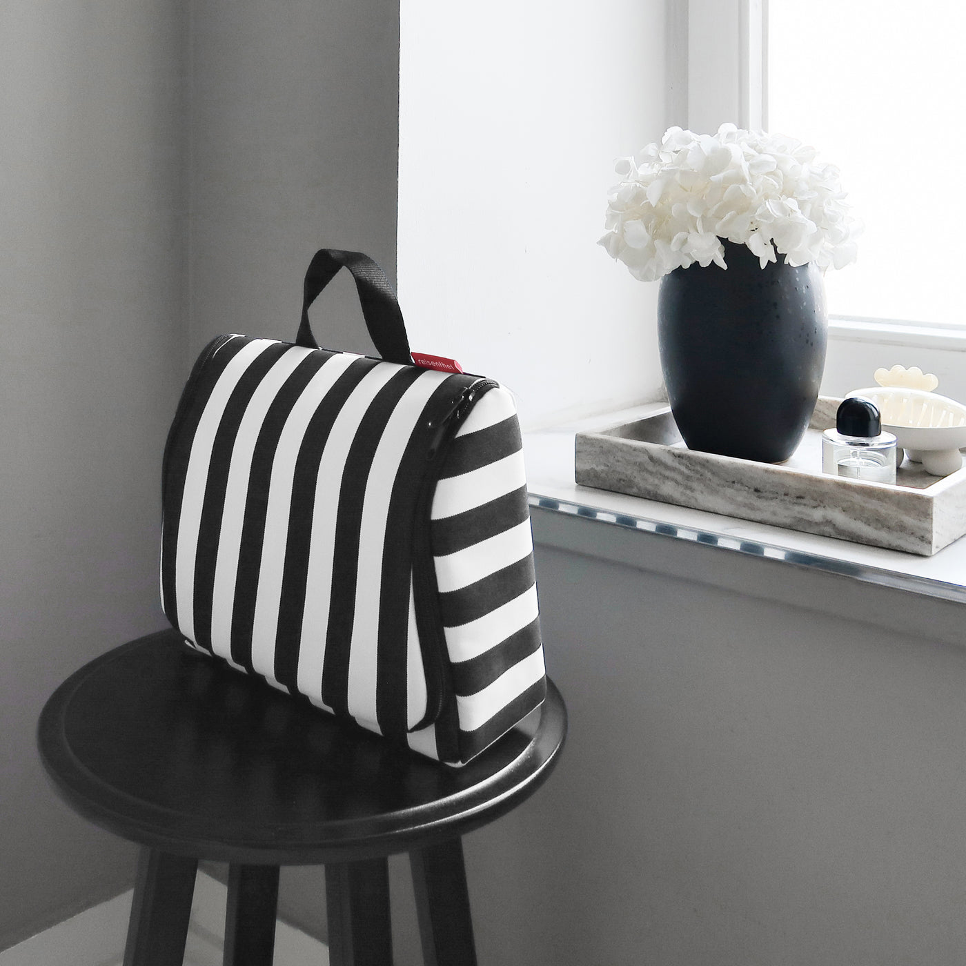 toiletbag XL summerstripes black toiletbag XL Reisenthel