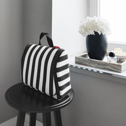 toiletbag XL summerstripes black toiletbag XL Reisenthel